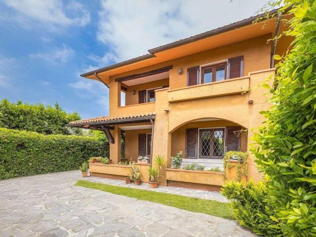 Villa in vendita a Forte Dei Marmi