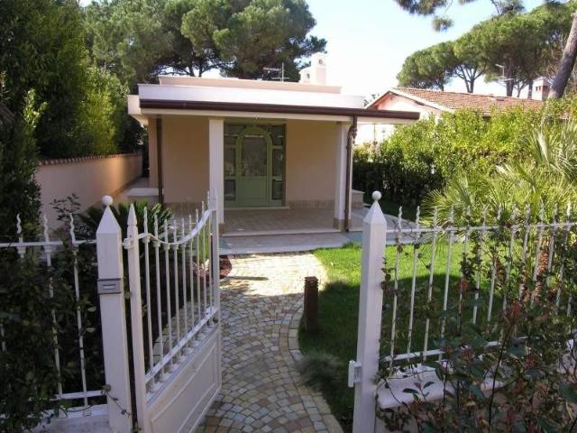 Villa in vendita a Forte Dei Marmi