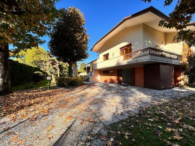 Villa in vendita a Forte dei Marmi 470 mq Rif: 1418257