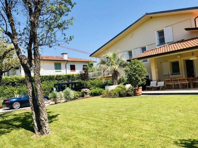 Villa in vendita a Forte Dei Marmi