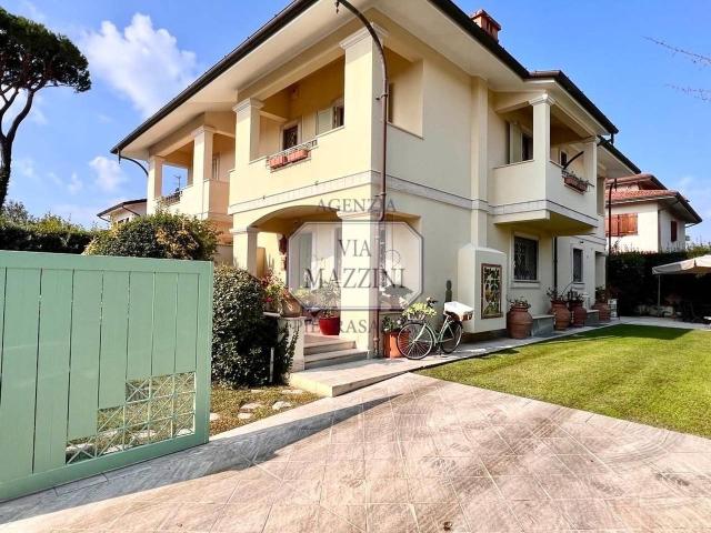Villa in vendita a Forte Dei Marmi