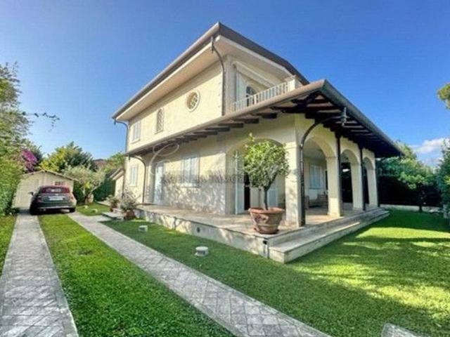 Villa in vendita a Forte Dei Marmi