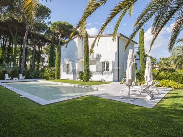 Villa in vendita a Forte Dei Marmi