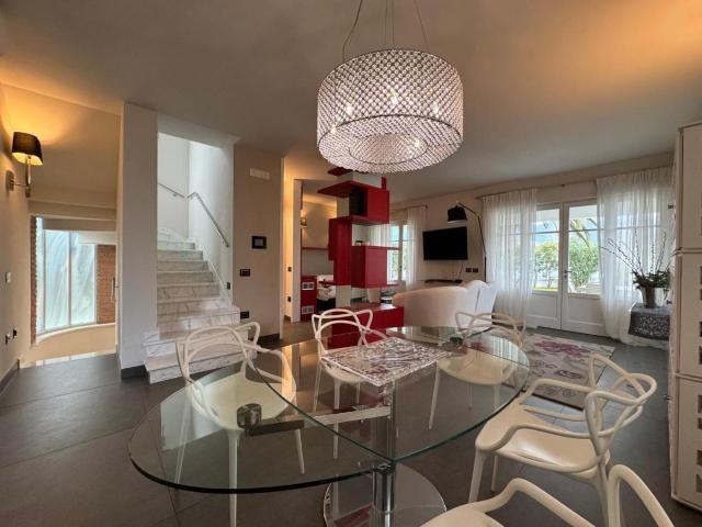 Villa in vendita a Forte Dei Marmi