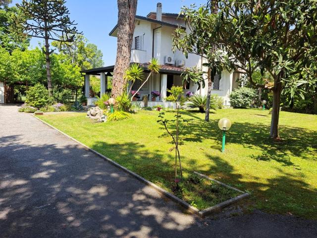 Casa indipendente in vendita a Forte dei Marmi