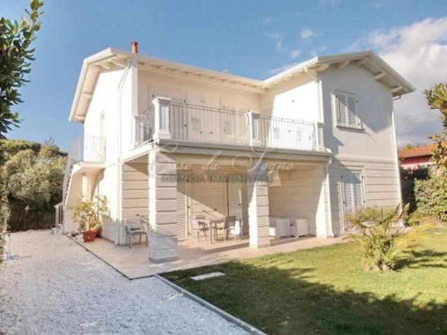 Villa in vendita a Forte Dei Marmi