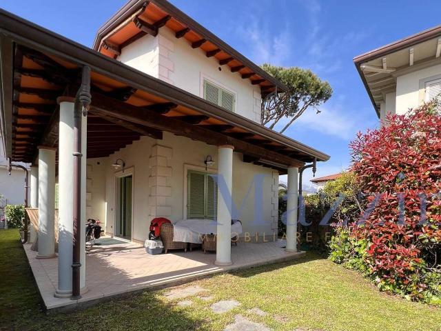 Villa in vendita a Forte Dei Marmi