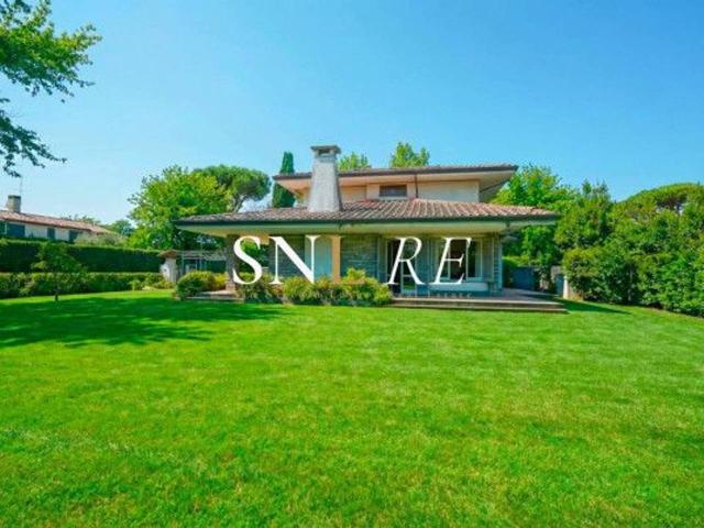 Villa in vendita a Forte Dei Marmi