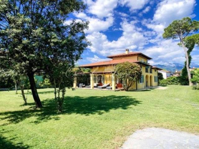 Villa in vendita a Forte Dei Marmi