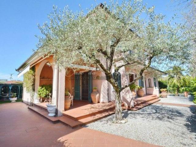 Villa in vendita a Forte Dei Marmi