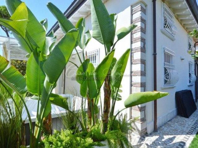 Villa in vendita a Forte Dei Marmi