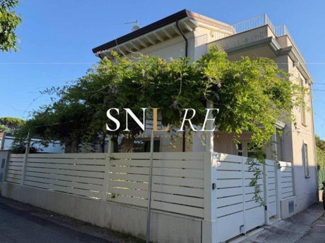 Villa in vendita a Forte Dei Marmi
