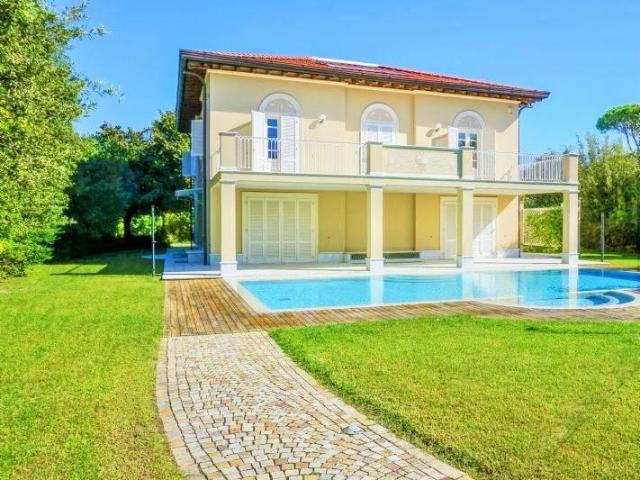 Villa in vendita a Forte Dei Marmi