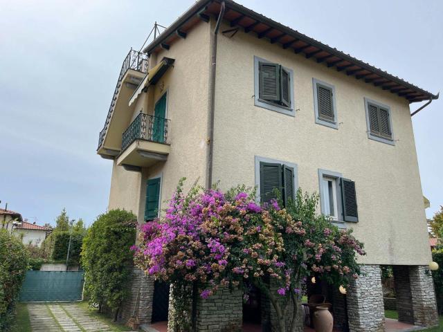Villa in vendita a Forte Dei Marmi