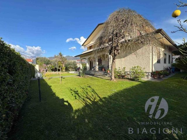 Villa in vendita a Forte Dei Marmi