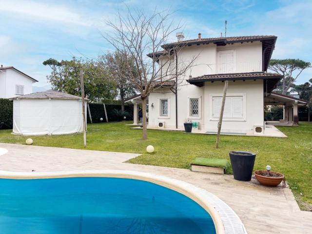 Villa in vendita a Forte Dei Marmi