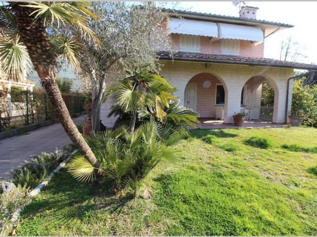 Villa in vendita a Forte Dei Marmi