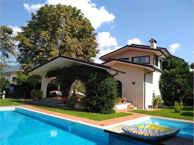 Villa in vendita a Forte Dei Marmi