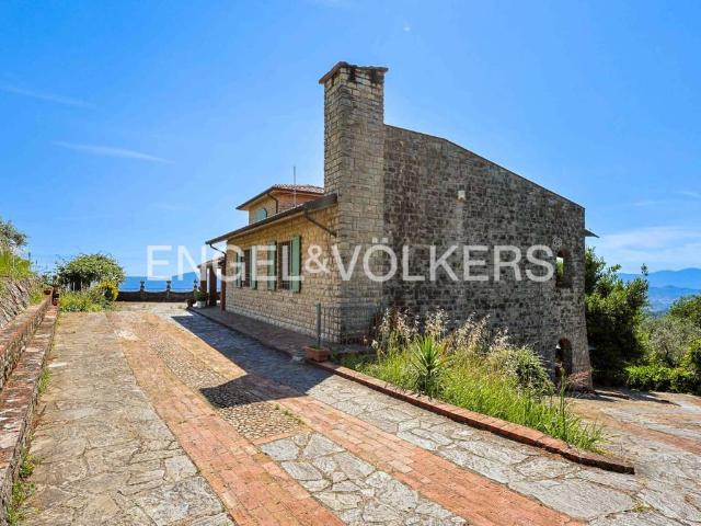 Villa in vendita a Fosdinovo MS