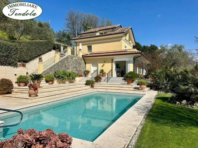 Villa in vendita a Fosdinovo MS