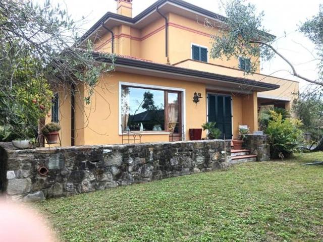 Villa in vendita a Fossone Carrara 500 mq Rif: 1418320