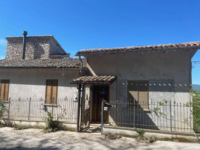 Villa in vendita a Fabriano AN