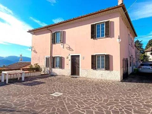Villa in vendita a Fabriano AN