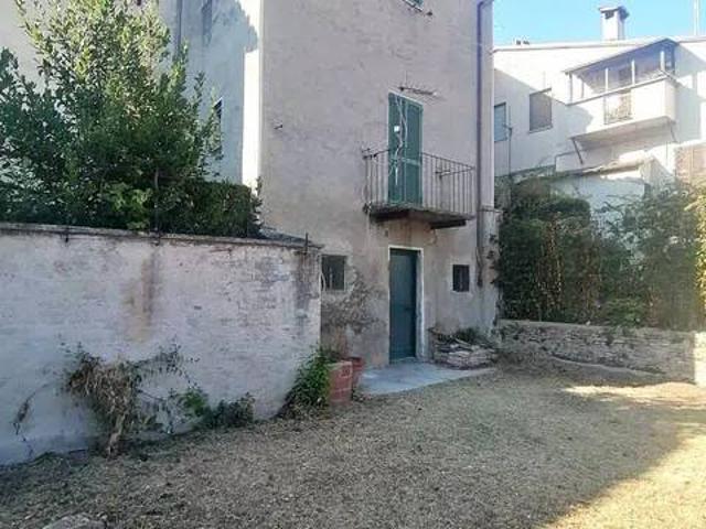 Villa in vendita a Fabriano AN