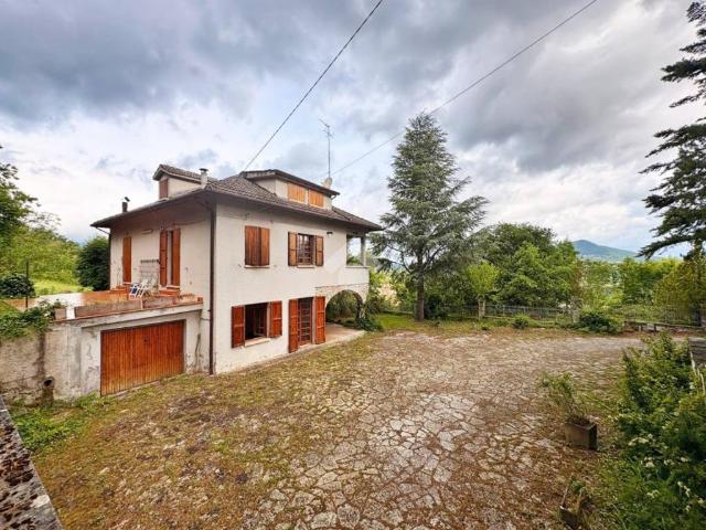 Villa in vendita a Fabriano AN