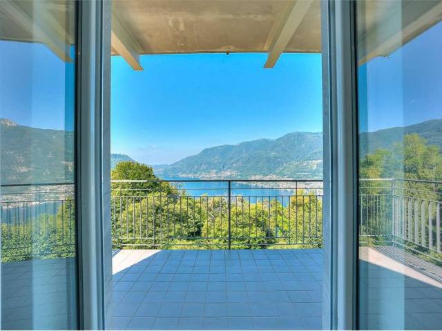 Villa in vendita a Faggeto Lario CO