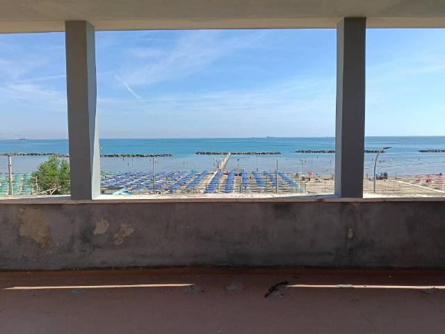 Villa in vendita a Falconara Marittima AN