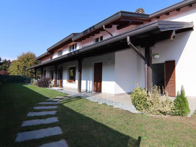 Villa in vendita a Faloppio CO