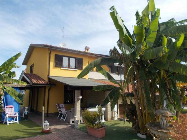 Villa in vendita a Fara Gera d'Adda BG