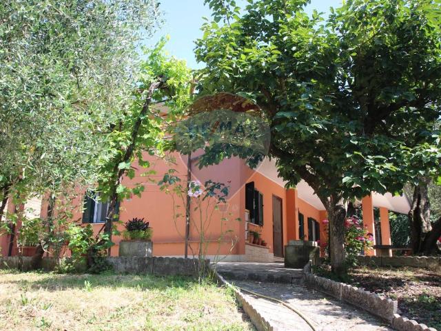 Villa in vendita a Fara In Sabina