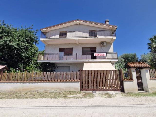 Villa in vendita a Fara in Sabina RI