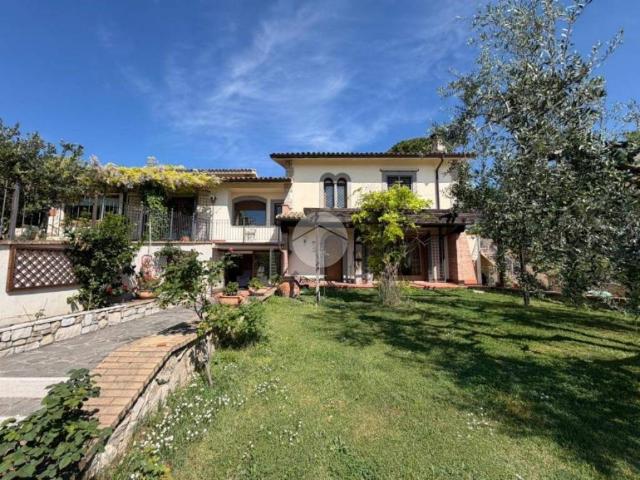 Villa in vendita a Fara in Sabina RI