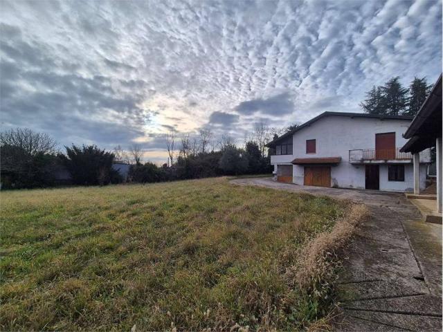 Villa in vendita a Fenegrò CO