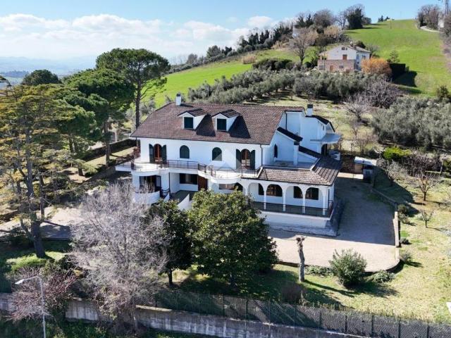 Villa in vendita a Fermo FM