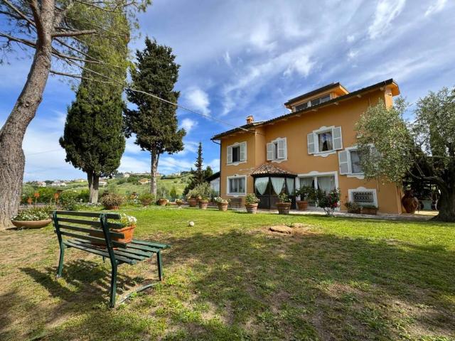 Villa in vendita a Fermo FM