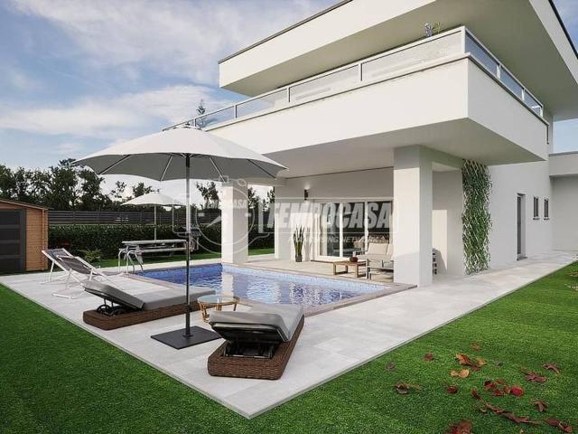 Villa in vendita a Ferno