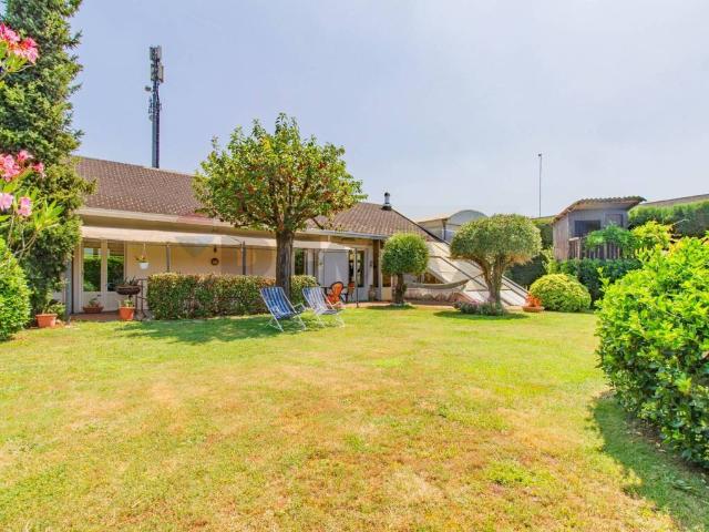 Villa in vendita a Ferno VA