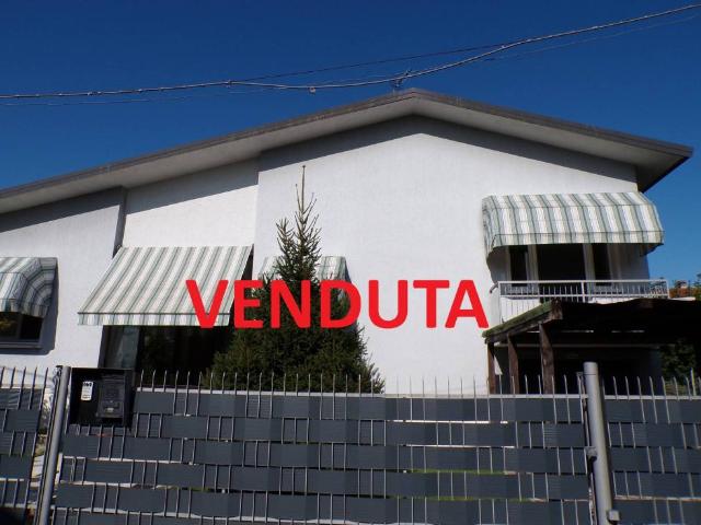 Villa in vendita a Ferno VA