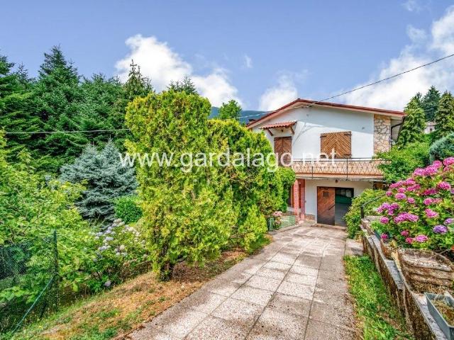 Villa in vendita a Ferrara di Monte Baldo VR