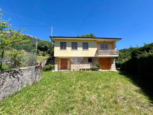Villa in vendita a Ferrara di Monte Baldo VR