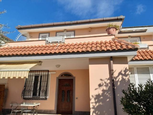 Villa in vendita a Fiumicino RM