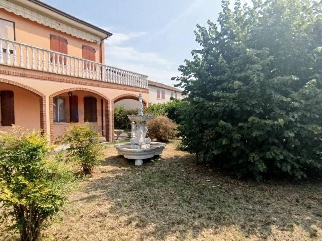 Villa in vendita a Ficarolo RO