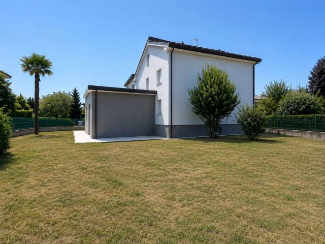 Villa in vendita a Figino Serenza CO