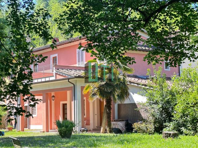 VILLA in VENDITA a FIGLINE E INCISA VALDARNO STECCO di 6 vani
