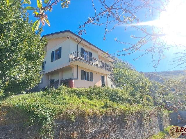 Villa in vendita a Filattiera