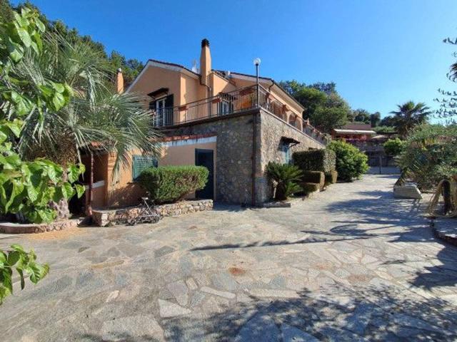 Villa in vendita a Finale Ligure